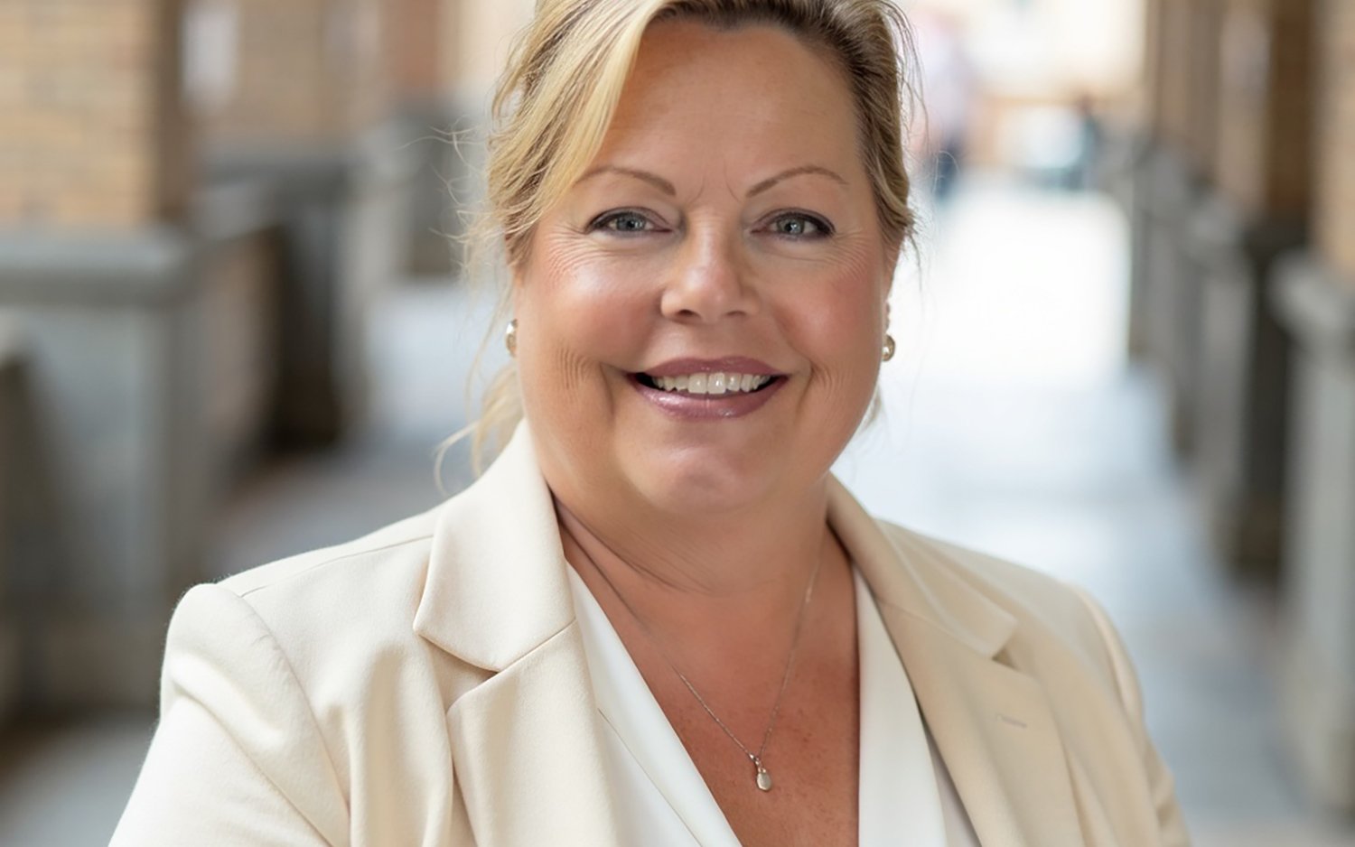 1-2026 Robin Head Shot