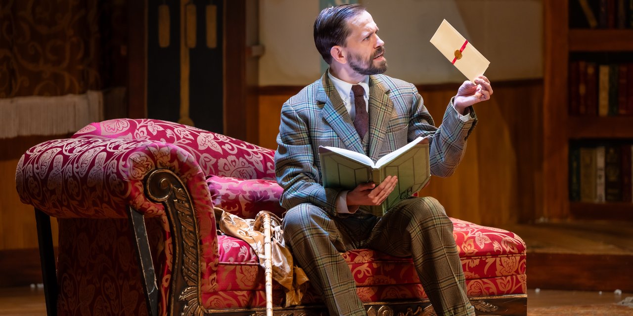 The Play that Goes Wrong 2025